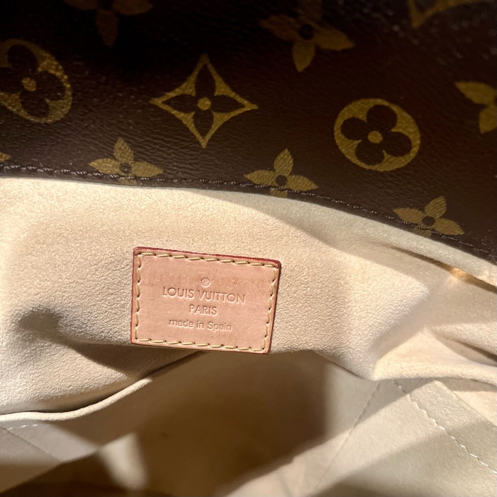 Louis Vuitton Monogram MM Artsy Bag - Picture 12 of 14